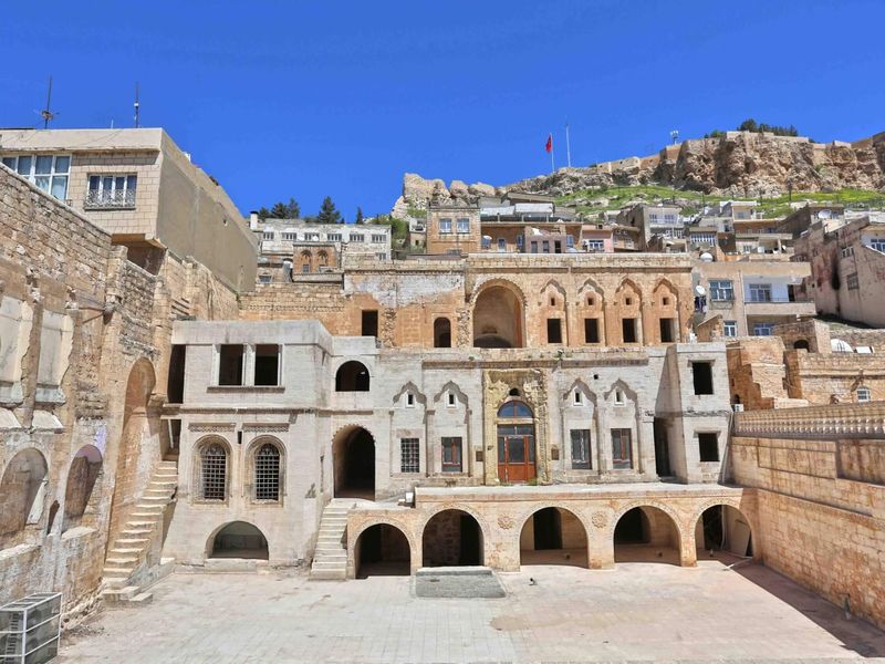 ششمین دورهی دوسالانهی ماردین: خیره شدن به «دورتر»