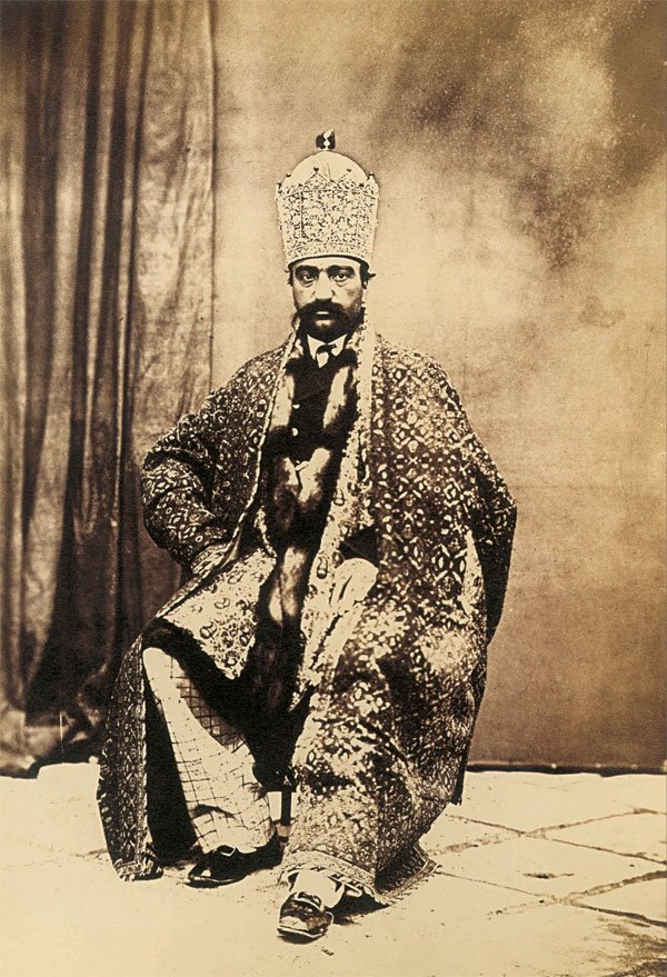 Agha Reza Akasbashi, Naser O'din Shah with Royal Crown