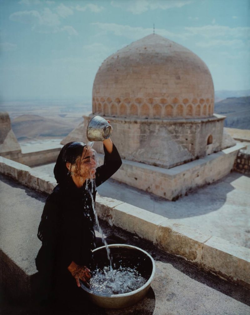 Shirin Neshat, Soliloquy Series (Water over Head), 1999