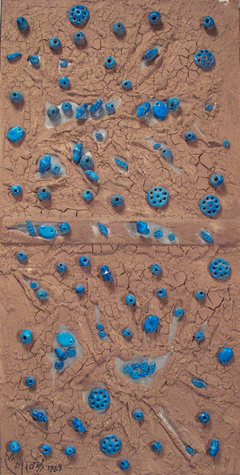 خاک رس و سنگهای آبی (نام اثر)