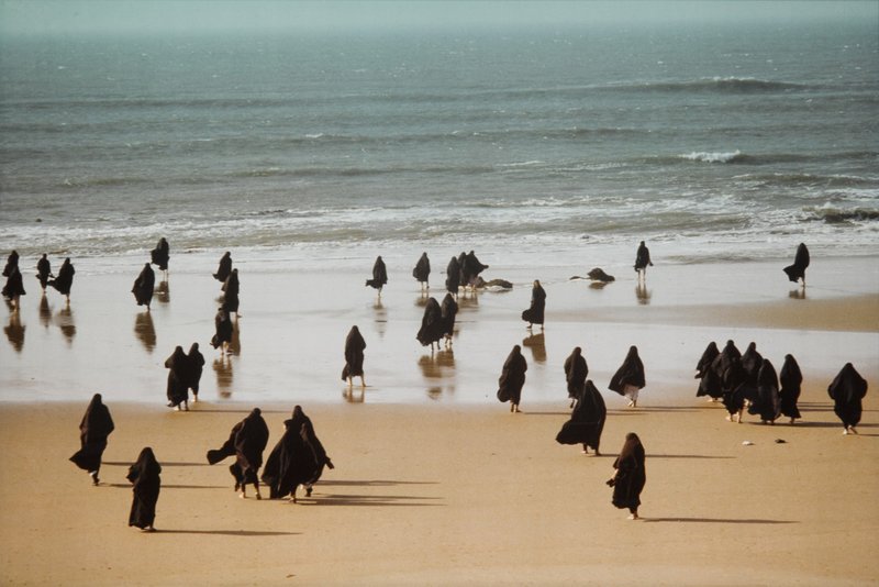 Shirin Neshat, Women on Beach Scatter, 1999