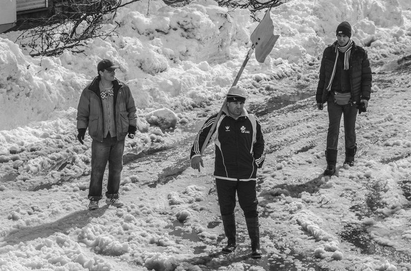 Hossein Aghaeipour, Three men in the snow, 2017