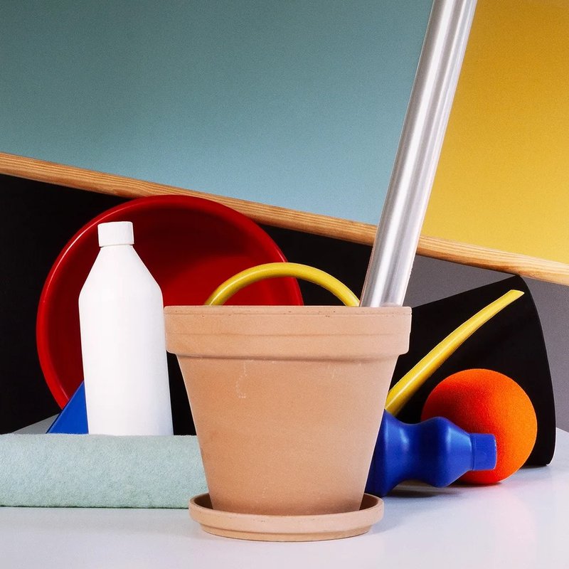 Jakob Hunosøe, Various objects on table 1, 2024