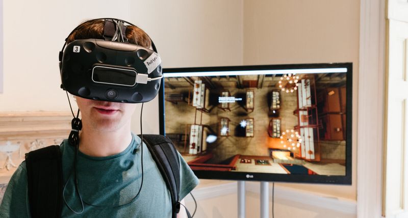 Photo London abandons socially distanced fair to go online