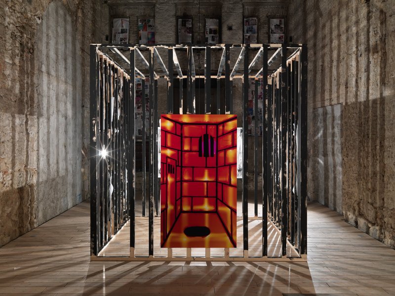 جوان و خام ، نمای چیدمان